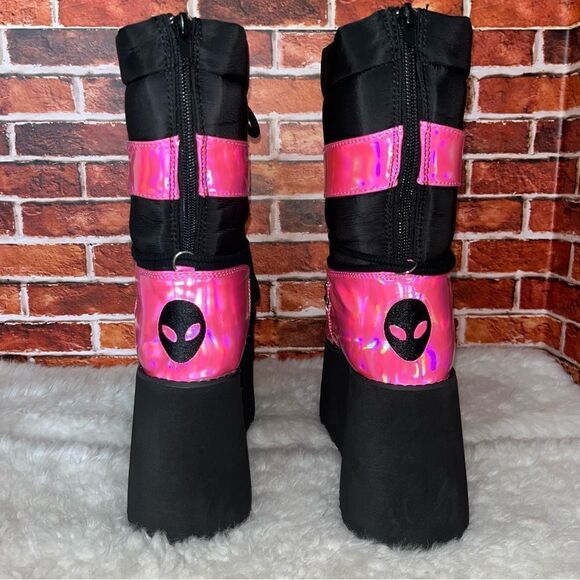 Y.R.U. Pink Holographic Qronic Winter Boots NIB Black Alien on Heels Back Zip 7 - Picture 7 of 9